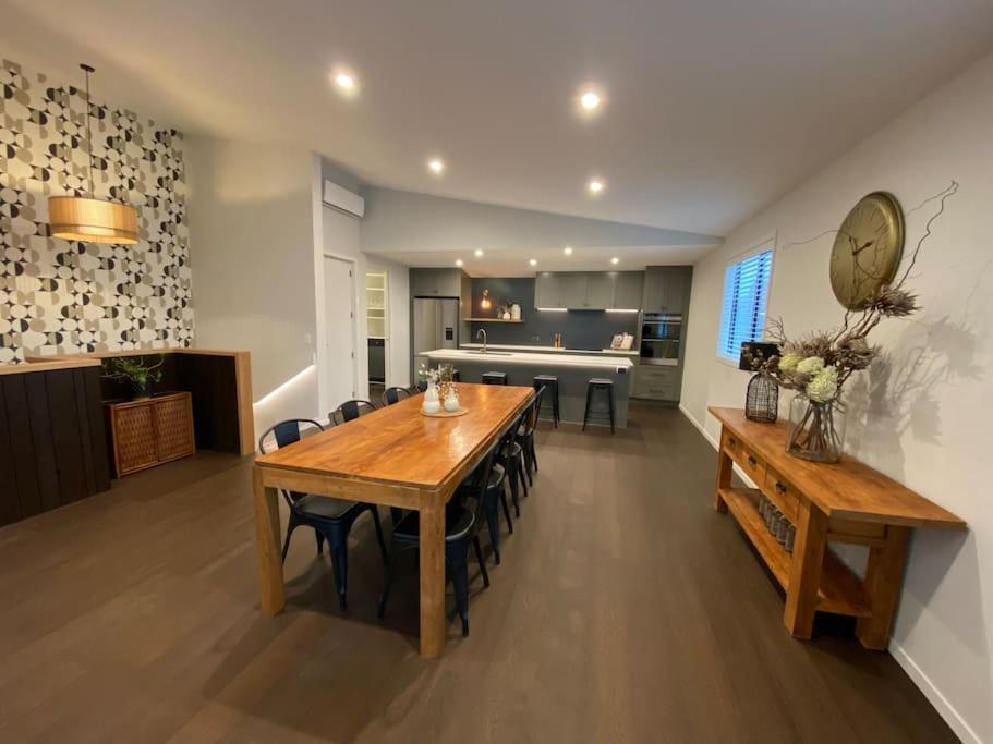 فيلا Luxury Escape In Cbd - Walking Distance To Town تاورانجا المظهر الخارجي الصورة