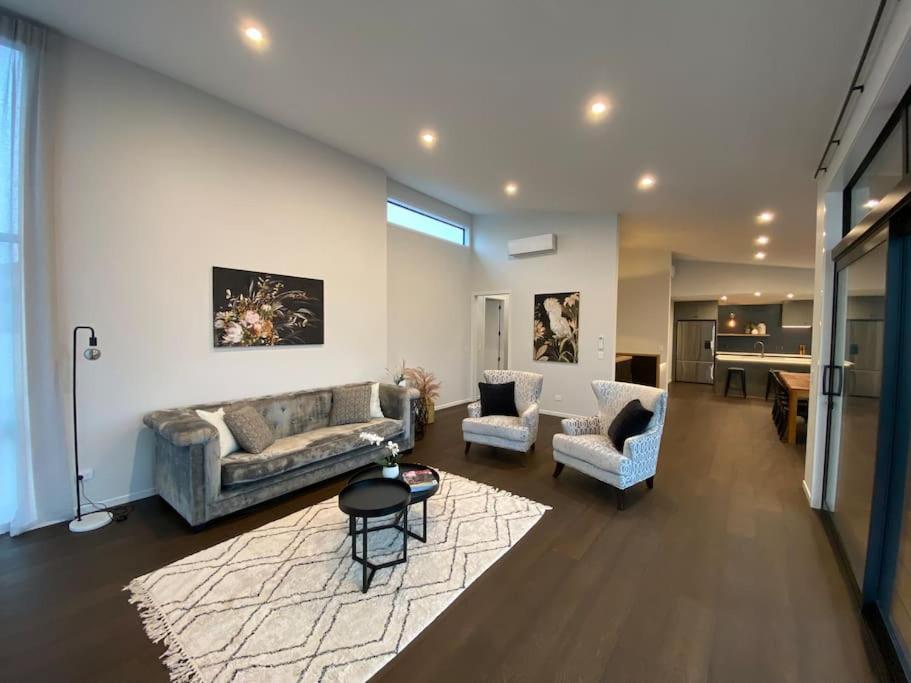 فيلا Luxury Escape In Cbd - Walking Distance To Town تاورانجا المظهر الخارجي الصورة