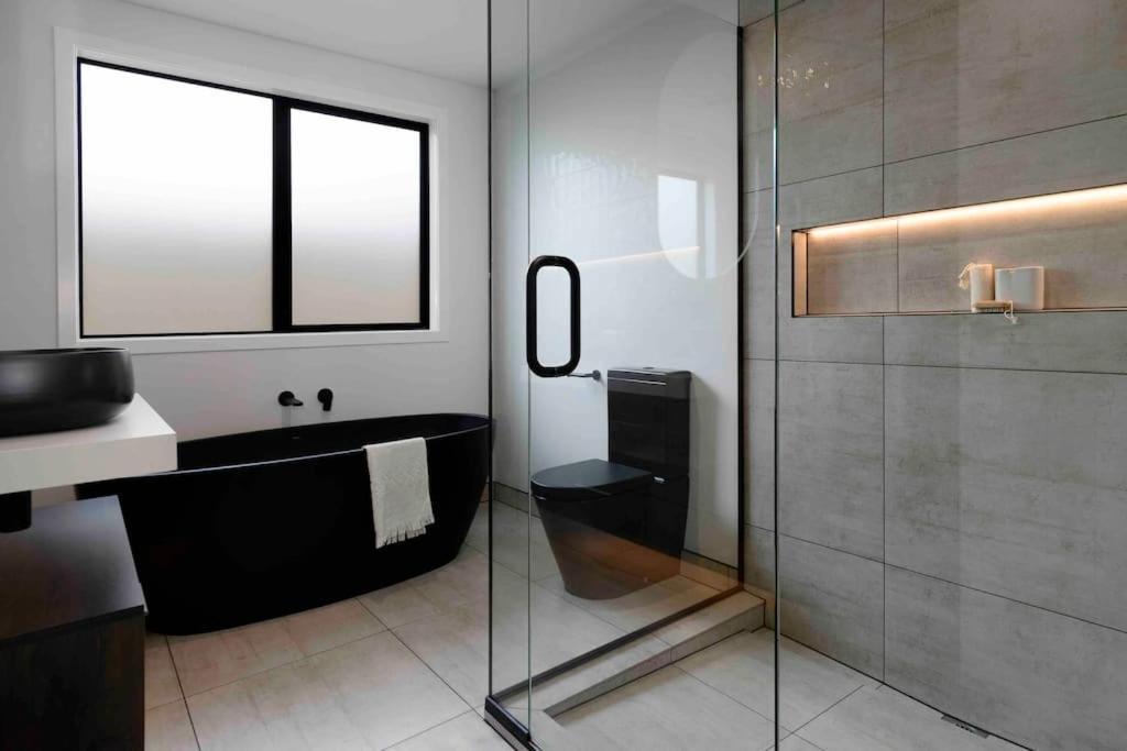 فيلا Luxury Escape In Cbd - Walking Distance To Town تاورانجا المظهر الخارجي الصورة