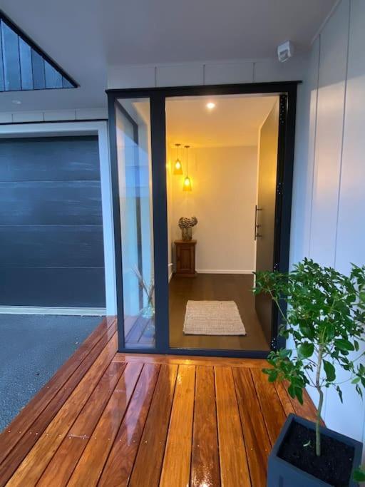 فيلا Luxury Escape In Cbd - Walking Distance To Town تاورانجا المظهر الخارجي الصورة