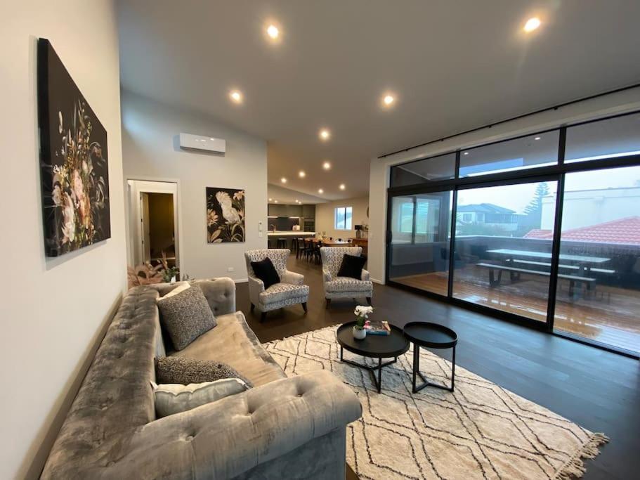 فيلا Luxury Escape In Cbd - Walking Distance To Town تاورانجا المظهر الخارجي الصورة