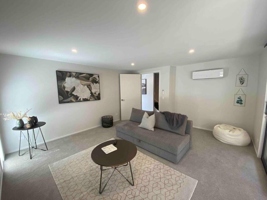 فيلا Luxury Escape In Cbd - Walking Distance To Town تاورانجا المظهر الخارجي الصورة