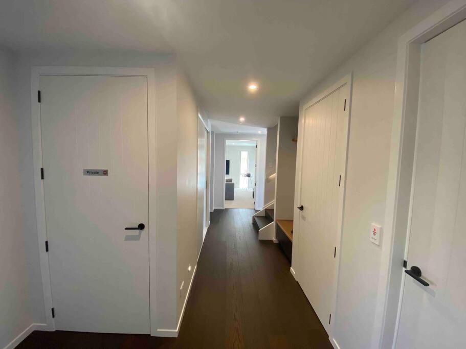 فيلا Luxury Escape In Cbd - Walking Distance To Town تاورانجا المظهر الخارجي الصورة