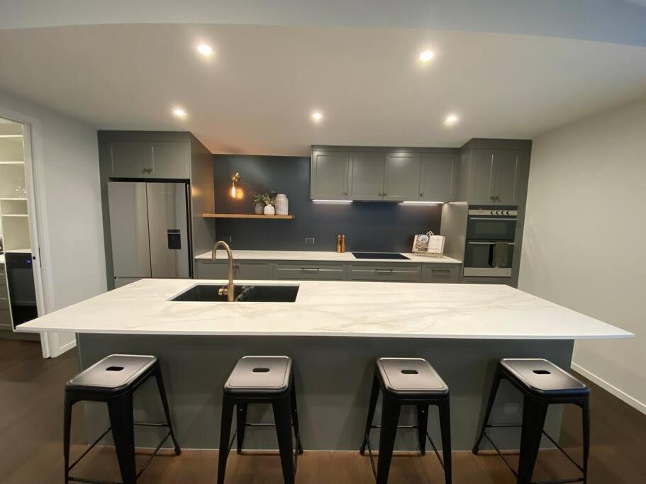 فيلا Luxury Escape In Cbd - Walking Distance To Town تاورانجا المظهر الخارجي الصورة